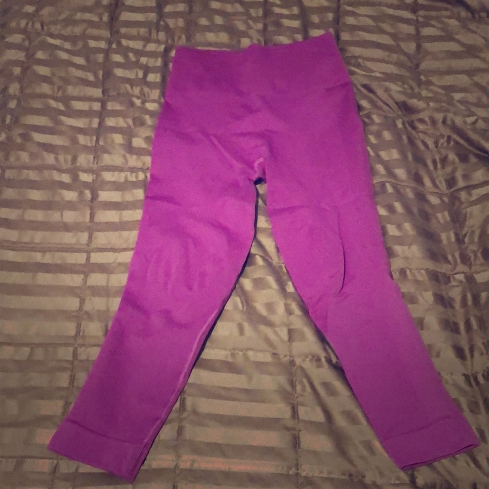 Lulu lemon size 6 hot-magenta pink yoga pants